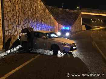 Schianto contro il muro per l’asfalto viscido sulla Cossato-Quaregna - newsbiella.it