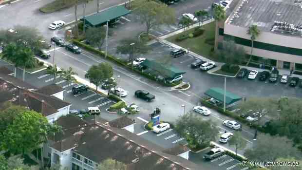 SUV breaches Mar-a-Lago security; 2 in custody after chase