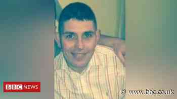 Man dies after suspected assault at Gateshead flat - BBC News