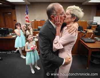 Houston judge presides over wedding court as former U.S. attorney, teacher marry - Houston Chronicle