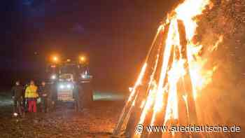Agrar - Karnin - Bauern wollen mit Mahnfeuern gegen Agrarpaket protestieren - Süddeutsche Zeitung