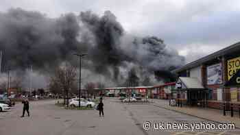 Huge fire breaks out at bakery in West Yorkshire retail park