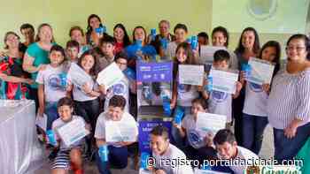 Campanha Mares Limpos da ONU premia escola de Cananeia - Adilson Cabral
