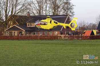 Traumahelikopter landt bij boerderij in Lunteren voor medische assistentie