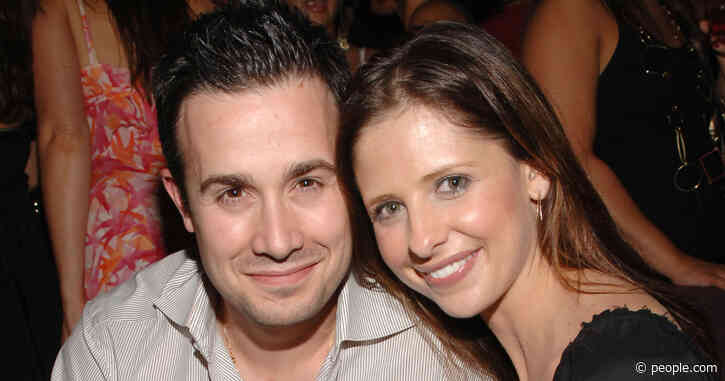 Sarah Michelle Gellar Celebrates 20-Year Anniversary of First Date with Husband Freddie Prinze Jr.