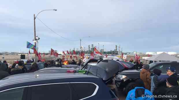 Fences back up at refinery as talks break down between Unifor, Co-op