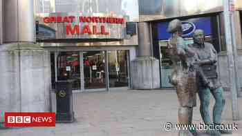 Three arrested after Belfast city centre stabbing - BBC News