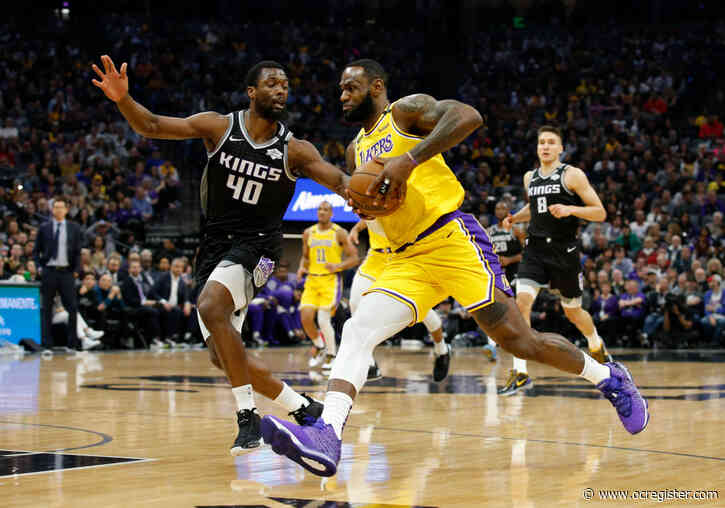 Lakers get back to winning, routing the Sacramento Kings