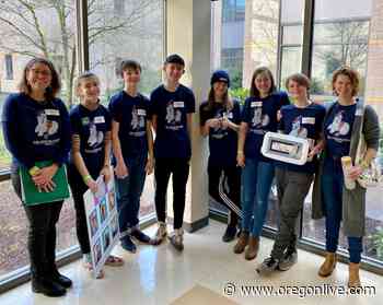 Portland students tackle traffic-snarling train crossing, Lake Oswego teacher puts phones in pouches: The wee - OregonLive