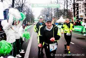 Oprichter Aad Steylen (84) loopt nog steeds mee bij de Midwinter Marathon
