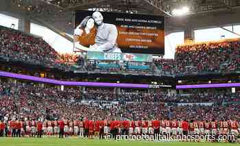 NFL remembers Chris Doleman, Kobe Bryant with moment of silence
