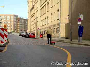 Artist uses 99 mobile phones to fool Google Maps (Video)