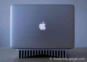 MacBook Pro passive cooling stand