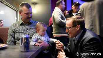 Peter MacKay 'not happy' with tweet needling Trudeau over yoga expenses