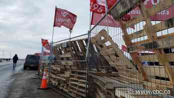 Sask. Premier says he will appoint special mediator for refinery lockout, NDP Leader Singh visits picket line