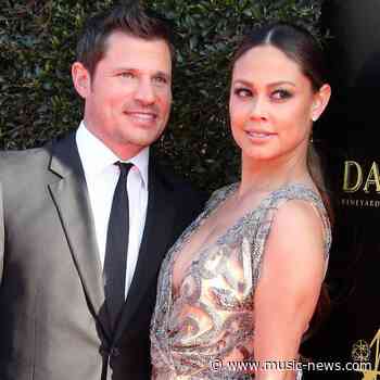 Vanessa Lachey shoots down Jessica Simpson gift boast in awkward interview
