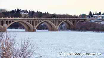 Healthy girl born in emergency delivery on University Bridge