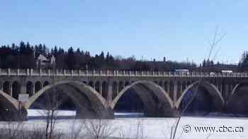 Paramedics deliver baby while driving over Saskatoon's University Bridge