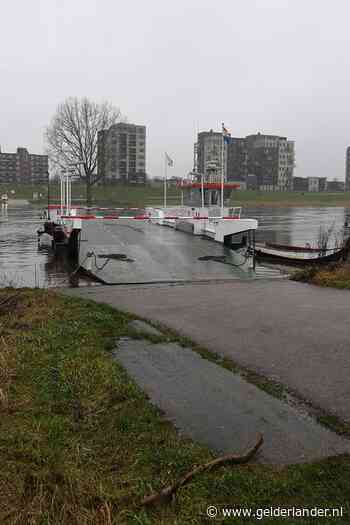 Extra dijkcontroles en veren uit de vaart door snel stijgende waterpeil