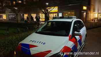 Politie in kogelwerende vesten bij Jumbo in Duiven