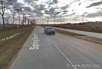 Wrecker driver found shot after crashing into ditch near Spring, sheriff says