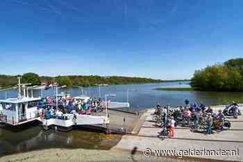 Recordaantal motorrijders steekt in 2019 via Lexkesveer de Rijn over