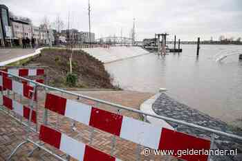 Hoogwater: bussen zaterdag mogelijk niet over Waalkade
