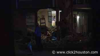 Truck plows into apartment building near Beltway 8 in southwest Houston - KPRC Click2Houston
