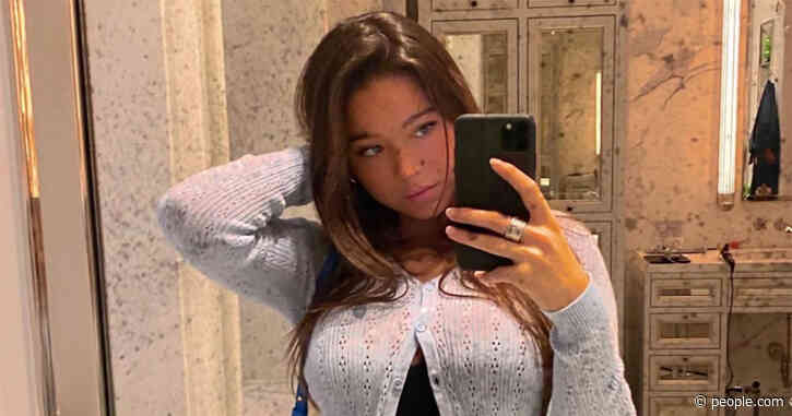Lola Consuelos Serves Outfit Inspiration in New Instagram Selfie: 'She's Back'