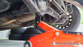 The bestselling floor jack on Amazon is 32% off right now