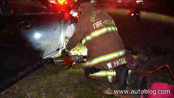 Woman whose hands were pinned while changing tire uses toes to dial 911