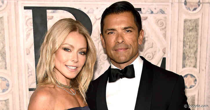 Mark Consuelos Surprises Wife Kelly Ripa with Flowers for 26th Anniversary of the Day They Met