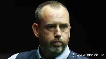 Mark Williams defies gout to beat Barry Hawkins at World Grand Prix