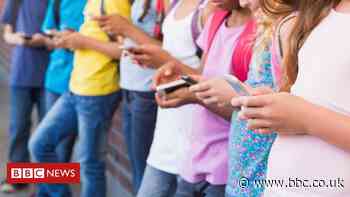 Half of UK 10-year-olds own a smartphone
