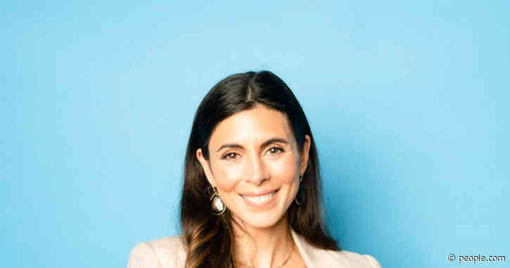Jamie-Lynn Sigler Says She Won’t ‘Fall Victim’ to MS Diagnosis: 'I Live a Full Life'