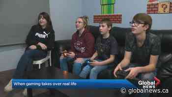 How parents can tackle amount of time teens play video games