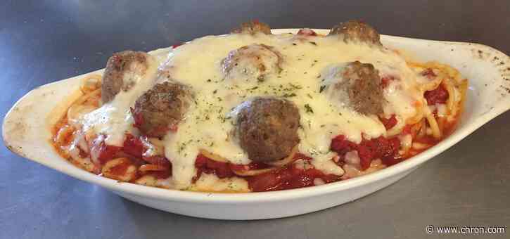 Roaches, food handler chopping spinach in alley highlight restaurant violations (Jan. 27 to Feb. 2)