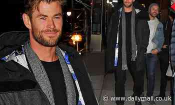 Chris Hemsworth keeps warm as he goes for a stroll in New York - Daily Mail