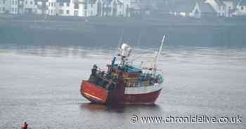 Fishing boat runs aground on the Tyne as crew wait for high tide to be rescued