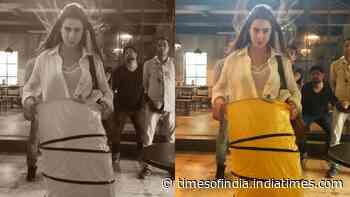 Sara Ali Khan leaves fans in splits with yet another boomerang BTS video from the sets of 'Love Aaj Kal'