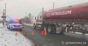 Blockades being removed at Co-op refinery on 9th Avenue North: Regina police