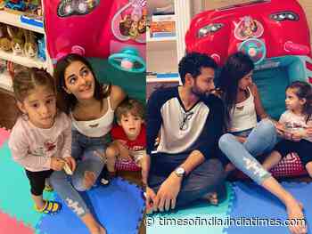Ananya-Siddhant spend time with KJo's twins