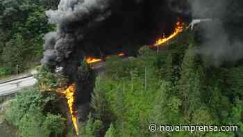 Caminhão de combustível tomba, explode na serra de Caraguatatuba e mata motorista - Litoral Norte