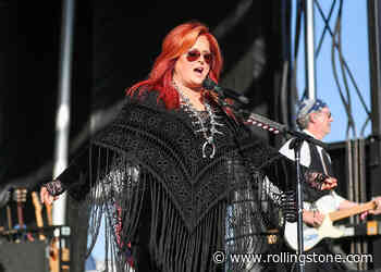 Bob Weir Joins Wynonna Judd Onstage for the Judds’ ‘Why Not Me’
