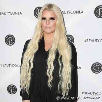 Jessica Simpson: 'I don't know why I said Nick & Vanessa Lachey sent me a gift'