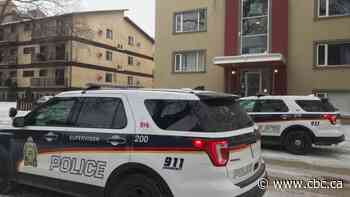 Police investigate what prompted man to jump from Saskatoon apartment window - CBC.ca