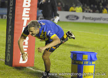 Adam Hills takes on the Wire Flyer at Warrington Wolves - Warrington Guardian