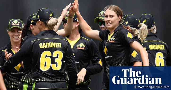 Australia edge England to advance to women’s T20 tri-series final