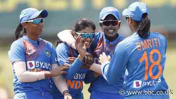 Australia v India, T20 tri-series: Hosts stunned by seven-wicket defeat