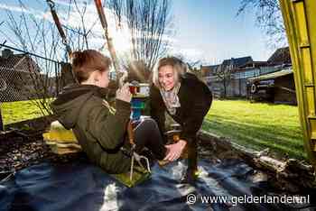 Alles over pleegzorg: ‘Met een pleegkind haal je ook een heel zorgsysteem in huis’